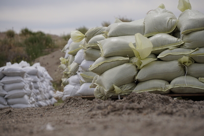 Hundreds of sandbags prepared for major flooding just outside Shurz, Nevada. (Photo: Jeniffer Solis/Nevada Current)